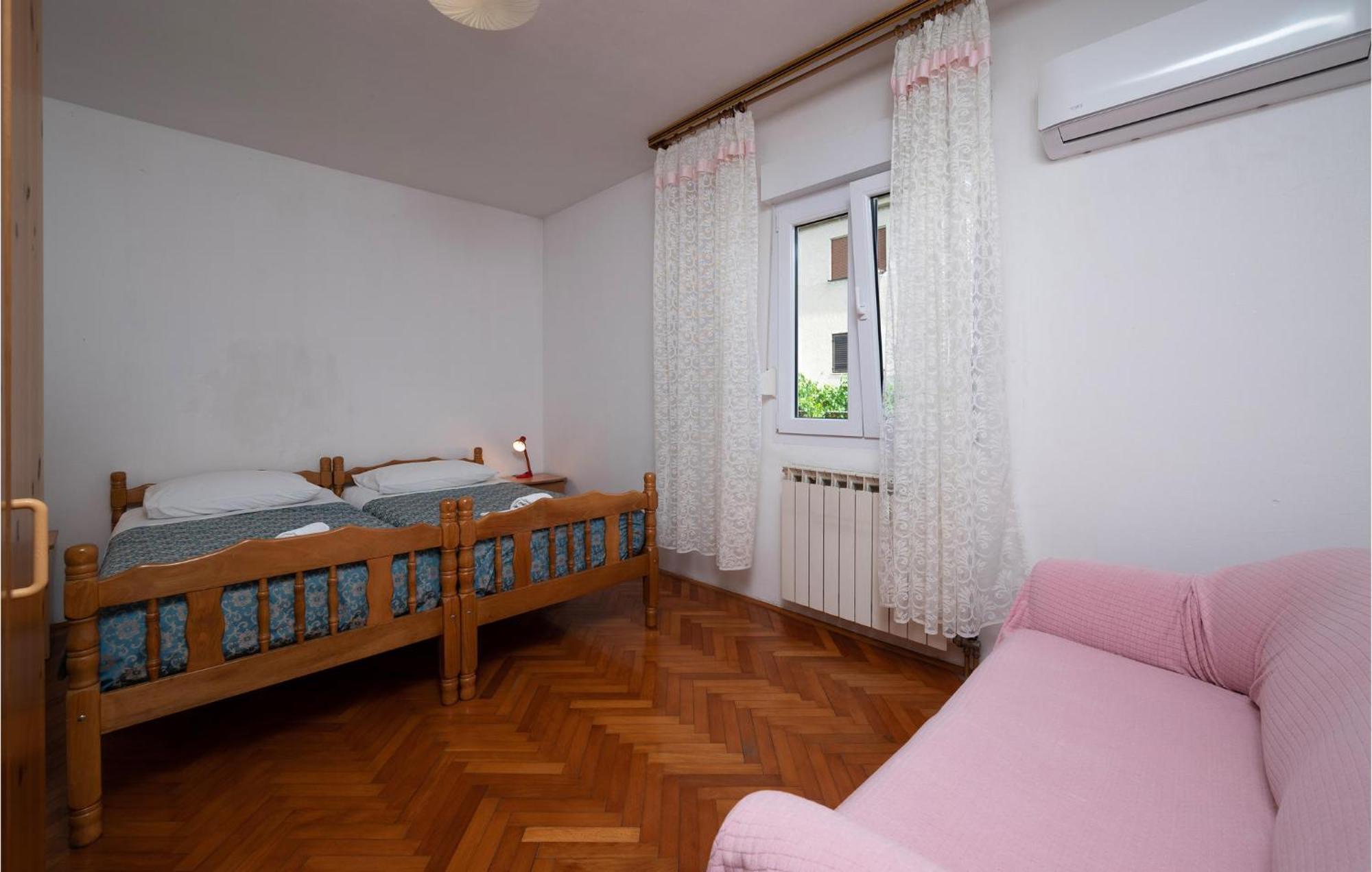 1 Bedroom Cozy Apartment In Pula Exterior foto